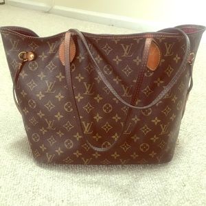 Aunthentic LV Bag with Wristlet